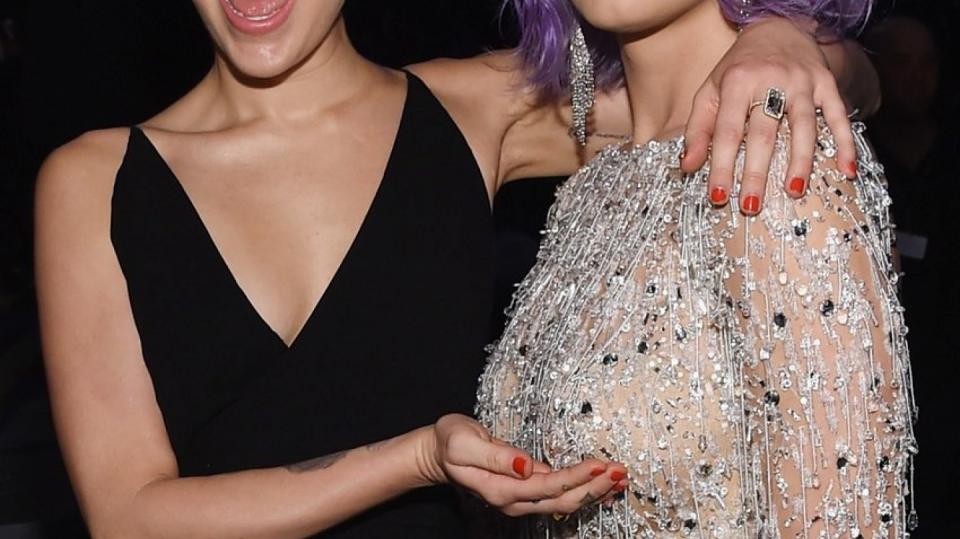 Katy Perry si od Miley nechala ledacos líbit